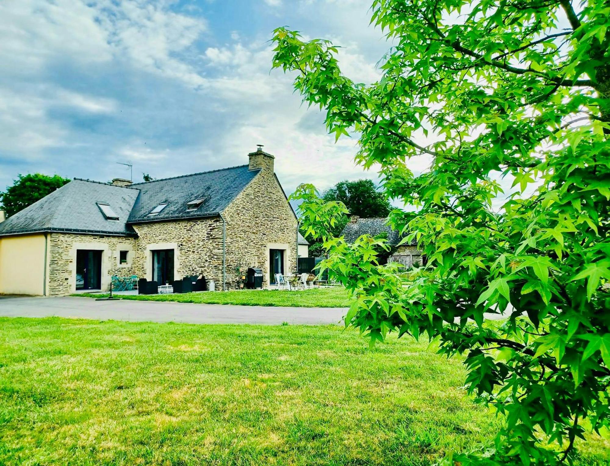 Au Petit Bonheur De Claire Et Jo Acomodação com café da manhã La Chapelle-Caro Exterior foto