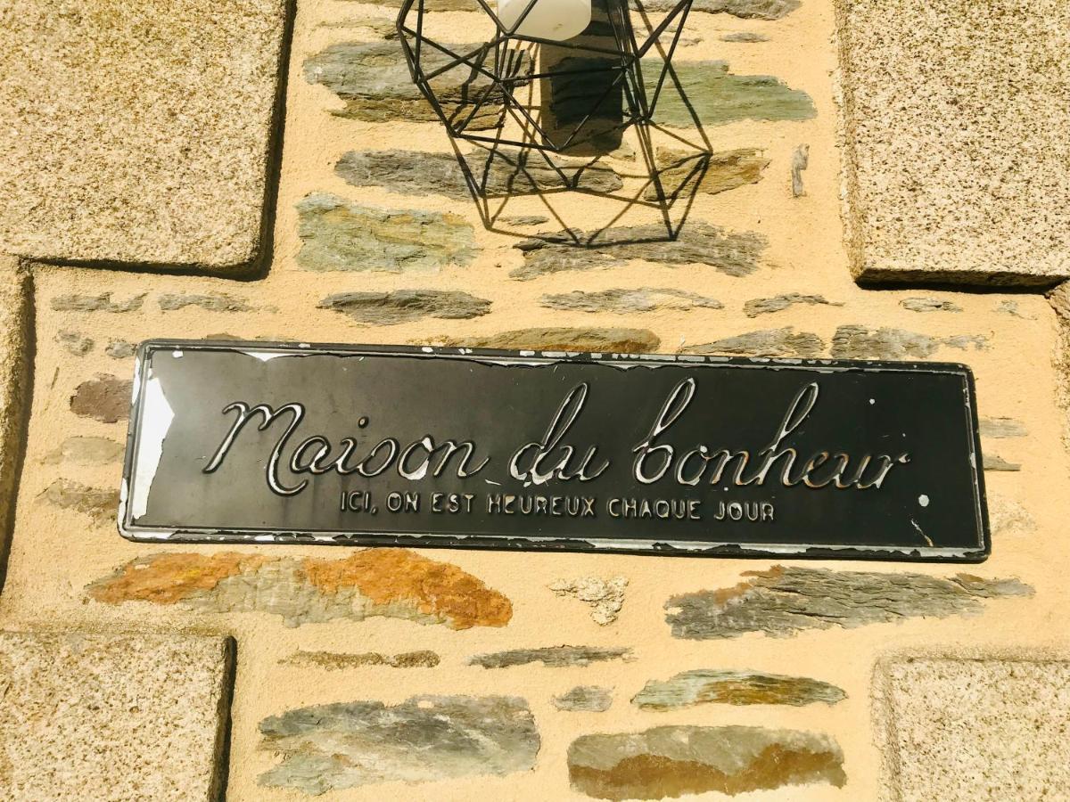 Au Petit Bonheur De Claire Et Jo Acomodação com café da manhã La Chapelle-Caro Exterior foto
